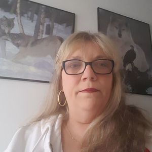 Meet your Posher, Lora